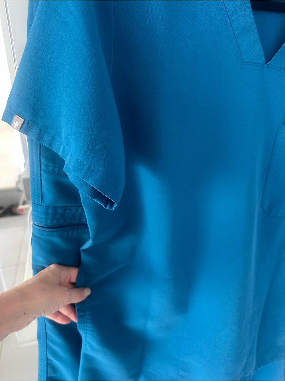 FIGS Men’s Alpine Blue Scrub Set- Top S/ Bottom XS - Picture 7 of 12